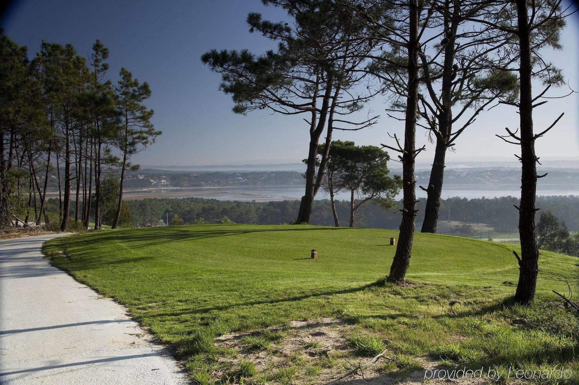 Evolutee Hotel Óbidos Exterior foto The view from the top of the hill